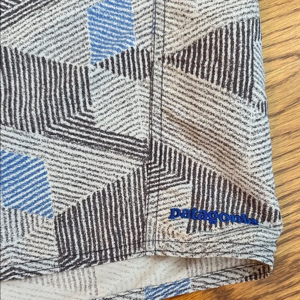 Patagonia Men’s Board Shorts – Geometric Print, Quick-Dry Size 34 – Zip Pocket